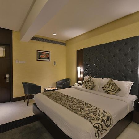 The Golden Oak Hotel Raipur  Exterior photo