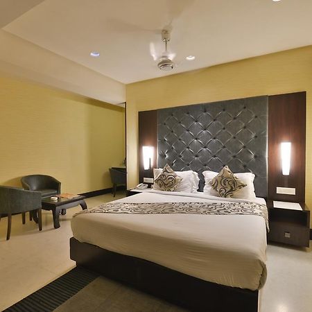The Golden Oak Hotel Raipur  Exterior photo