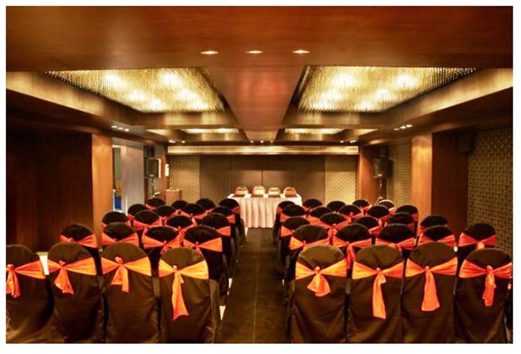 The Golden Oak Hotel Raipur  Exterior photo