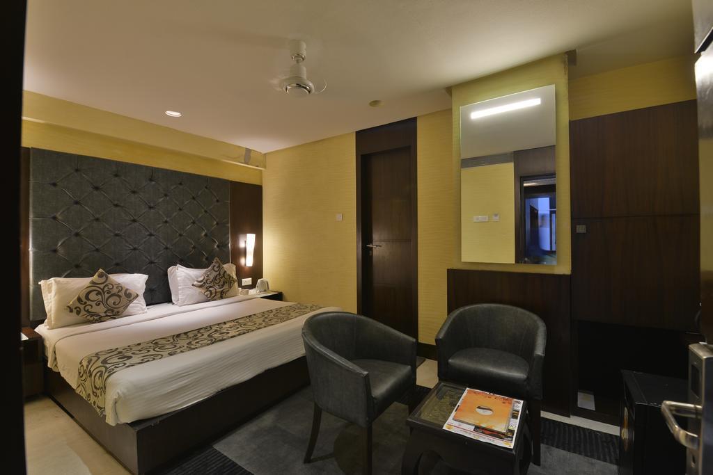 The Golden Oak Hotel Raipur  Exterior photo