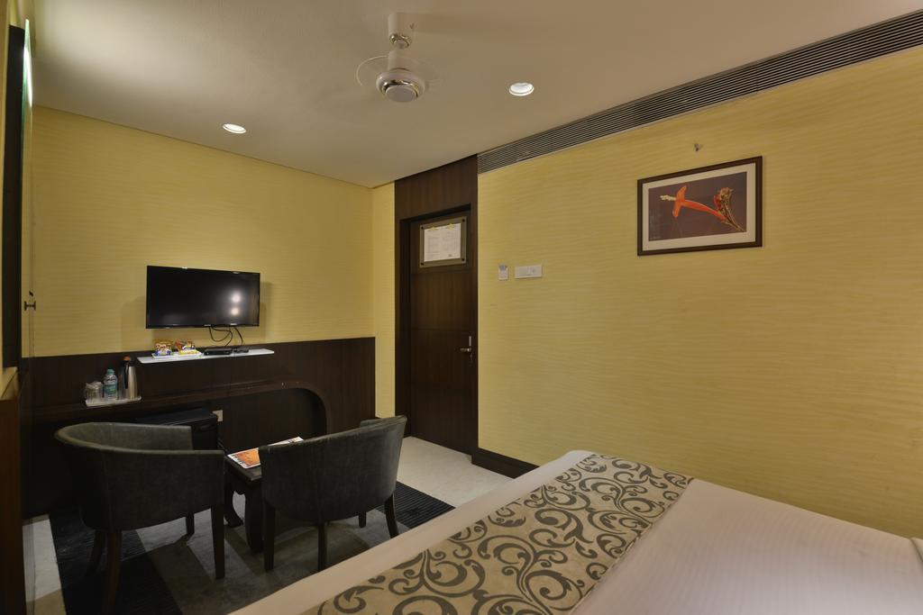 The Golden Oak Hotel Raipur  Exterior photo