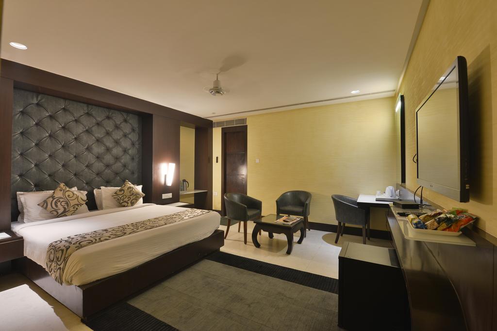 The Golden Oak Hotel Raipur  Exterior photo