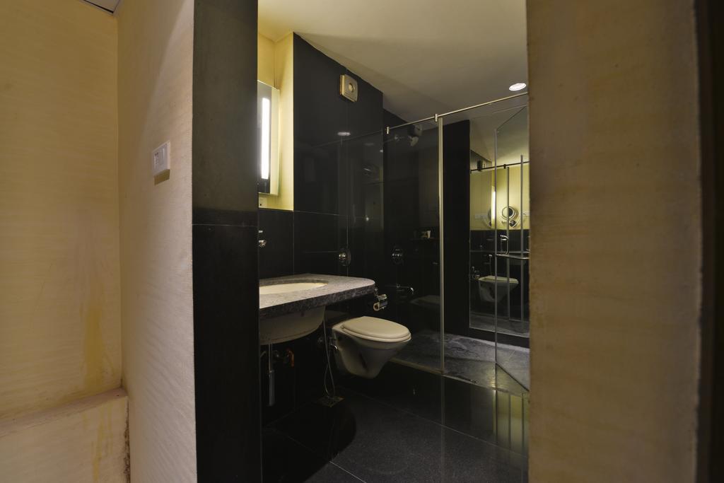 The Golden Oak Hotel Raipur  Exterior photo