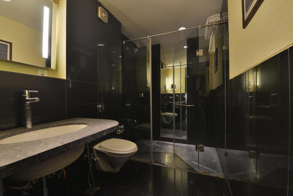 The Golden Oak Hotel Raipur  Exterior photo