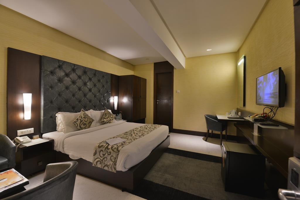 The Golden Oak Hotel Raipur  Exterior photo