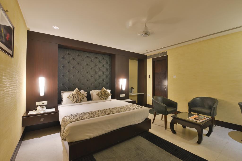The Golden Oak Hotel Raipur  Exterior photo