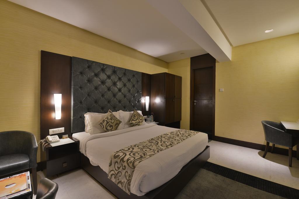 The Golden Oak Hotel Raipur  Exterior photo