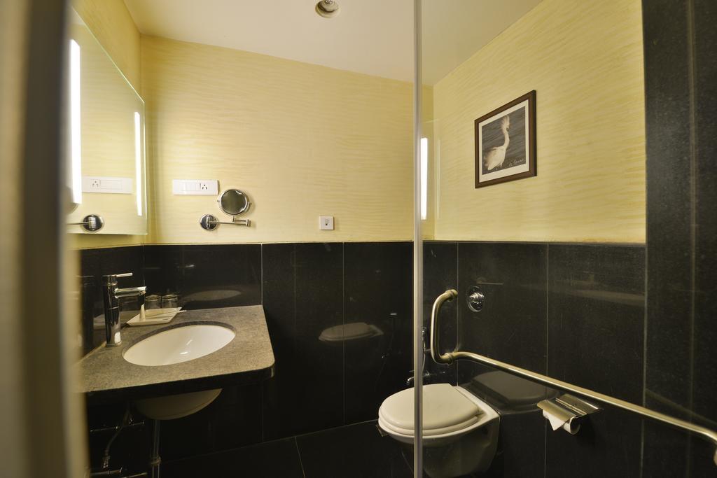 The Golden Oak Hotel Raipur  Exterior photo