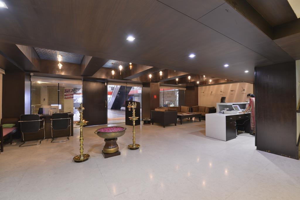The Golden Oak Hotel Raipur  Exterior photo