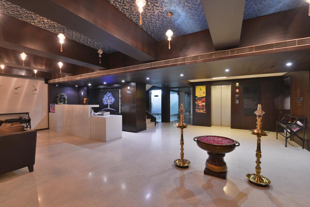 The Golden Oak Hotel Raipur  Exterior photo
