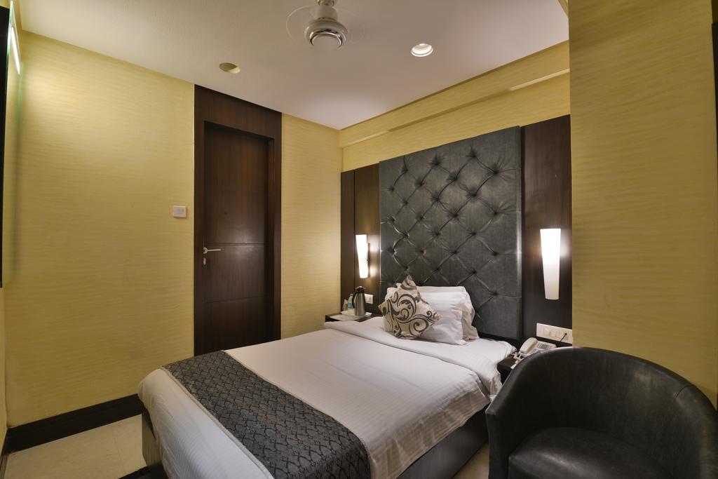 The Golden Oak Hotel Raipur  Room photo